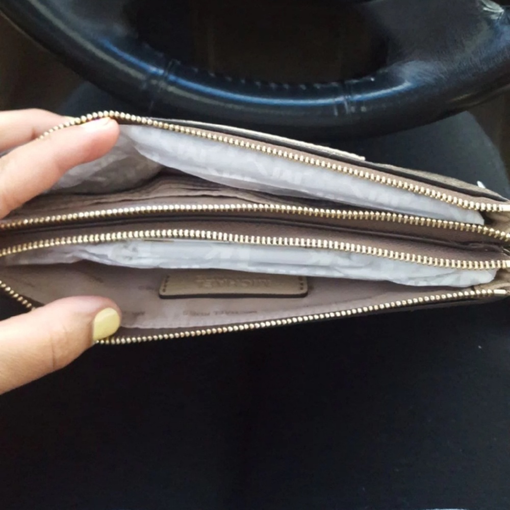 Michael Kors wristlet wallet - Picture 3 of 5